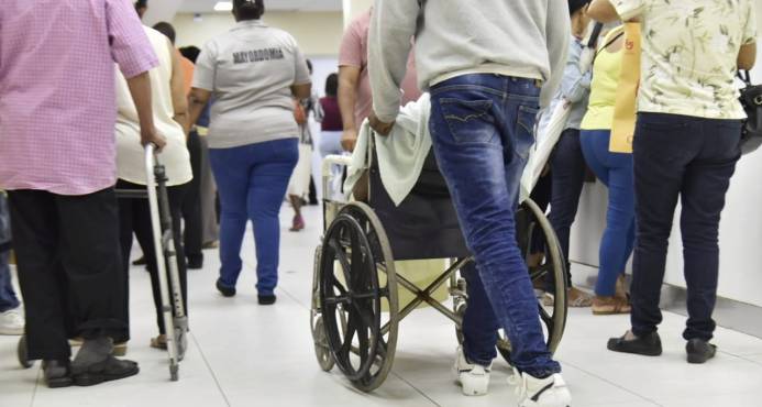 Mujer murió en una cirugía porque médico la abandonó