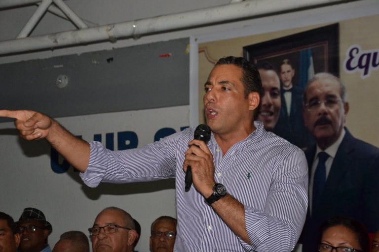 Dirigentes del distrito dos de Santiago piden 4 más para Danilo Medina