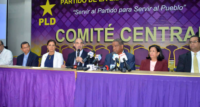 TECNICOS DE LA JCE Y DEL PLD RUMBO A REUNION DEL SABADO