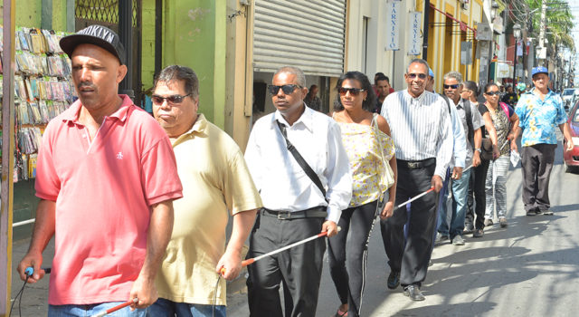 CIEGOS DE SANTIAGO CELEBRAN DIA INTERNACIONAL DEL BASTON BLANCO