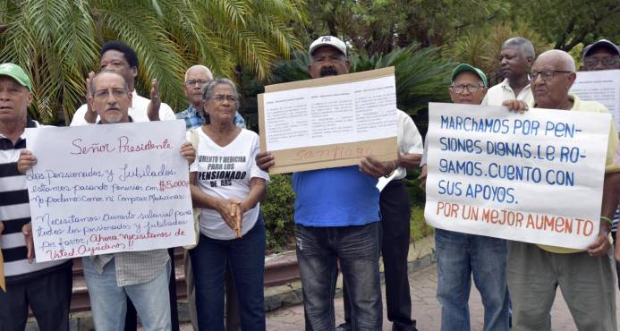 PENSIONADOS Y JUBILADOS PIDEN AUMENTOS