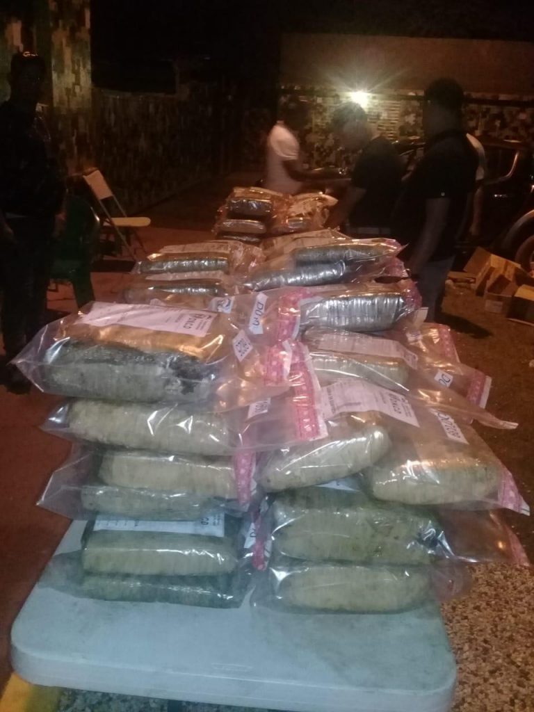 Detienen chofer haitiano con 103 paquetes de marihuana