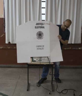 Brasileños acudirán este domingo a las urnas para escoger presidente