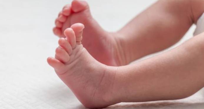 PADRES DEJAN ABANDONADA A SU RECIEN NACIDA