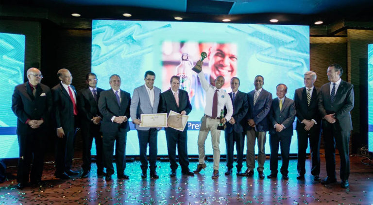 Salvador Batista gana gran premio de la prensa turística