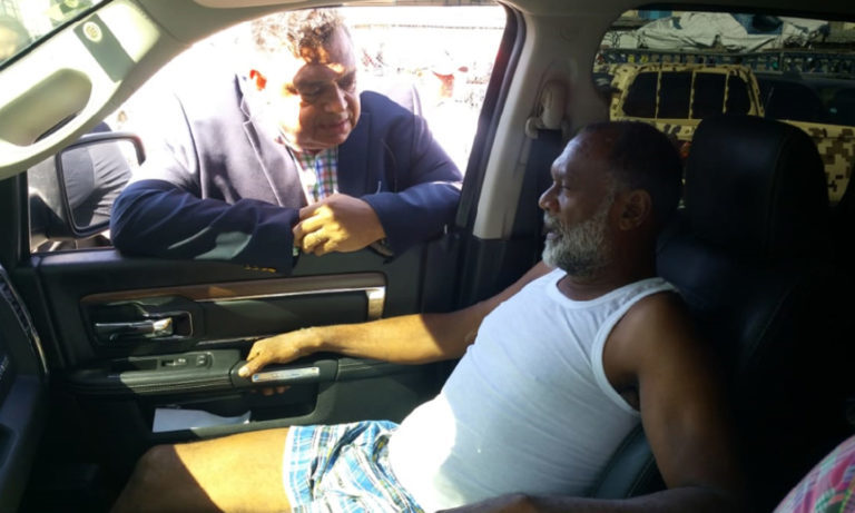 RETORNA A SU HOGAR CAMIONERO HERIDO EN HAITI