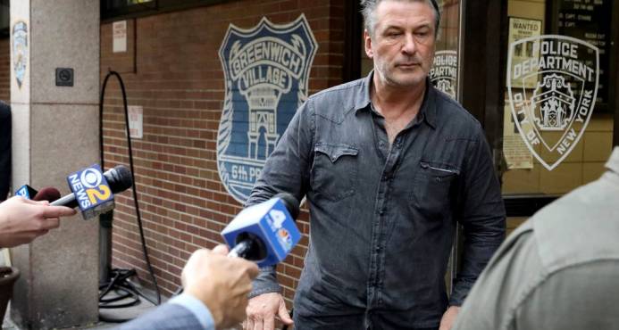 Arrestan al actor Alec Baldwin por discusión por un parqueo