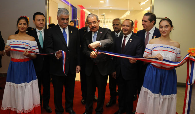 Presidente Medina inagura la embajada de RD en China