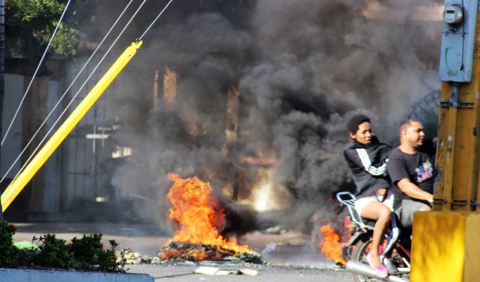 Un herido durante violentos enfrentamientos en SFM