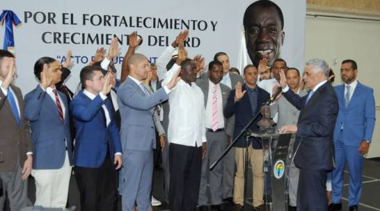 JURAMENTAN EN EL PRD A DIRIGENTES DEL PRM EN SIETE MUNICIPIOS