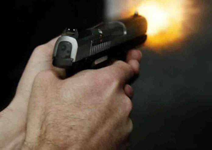 Policía mata hombre cuando intentó agredir su ex pareja