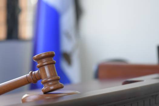 Tres meses de prisión a padre por  abusar de su hija menor