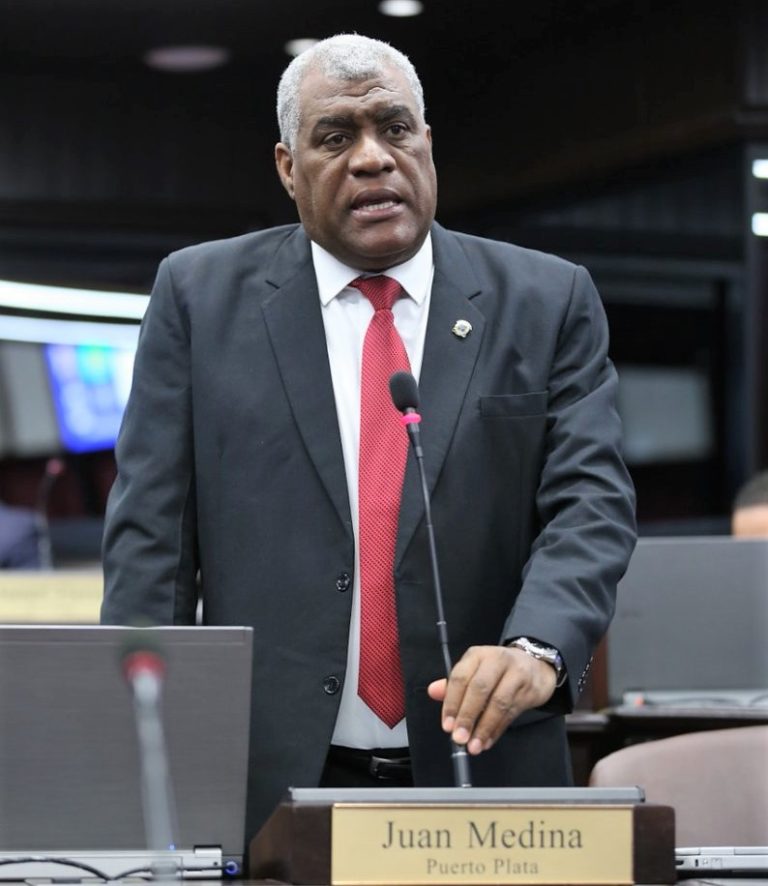 Diputado exige terminación carretera Puerto Plata-Navarrete