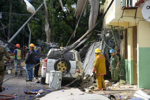 DOS MUERTOS Y DOCE HERIDOS TRAS EXPLOSION EN FABRICA DE PLASTICO