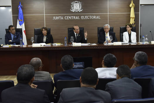 Cinco partidos  se acogerán a modalidad de primarias simultáneas