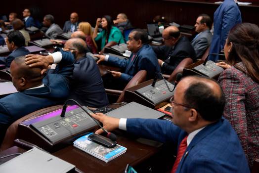 Más de RD$100 millones en ron y comida repartirán diputados
