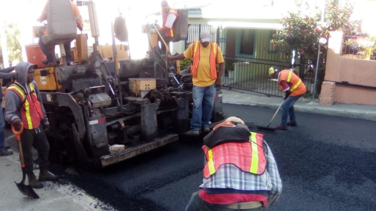 Con gran entusiasmo Obras Publicas inicia asfaltado y pavimentación en la zona sur de Santiago