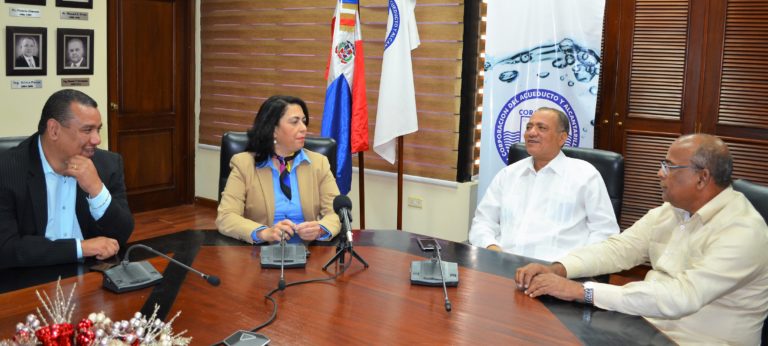 Presidente Medina aprueba sistema de aguas residuales Licey al Medio
