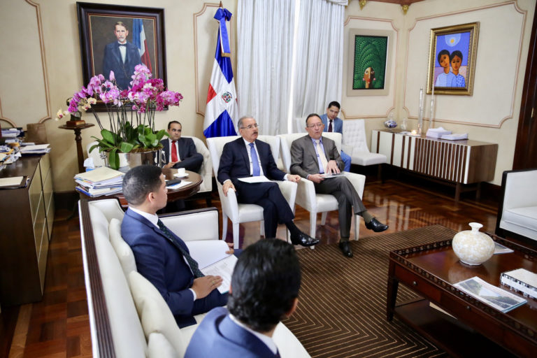 Gobierno construirá en  Valle de Constanza invernaderos para 350 productores desalojados