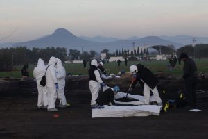 Aumentó a 73  número de muertos por la explosión en una toma clandestina de gasolina