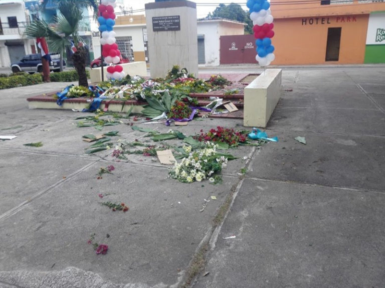 Destruyen ofrenda floral depositada en busto de Juan Pablo