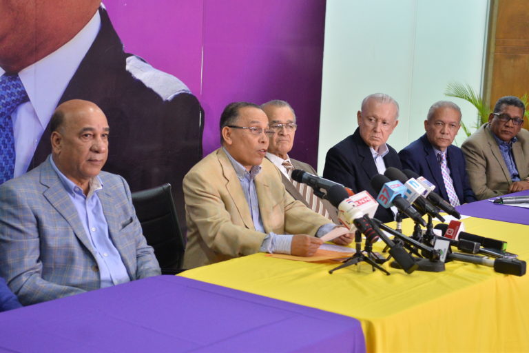 Denuncian desde el Gobierno traman campaña de descredito contra Leonel