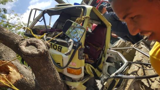 Tres bomberos heridos durante accidente