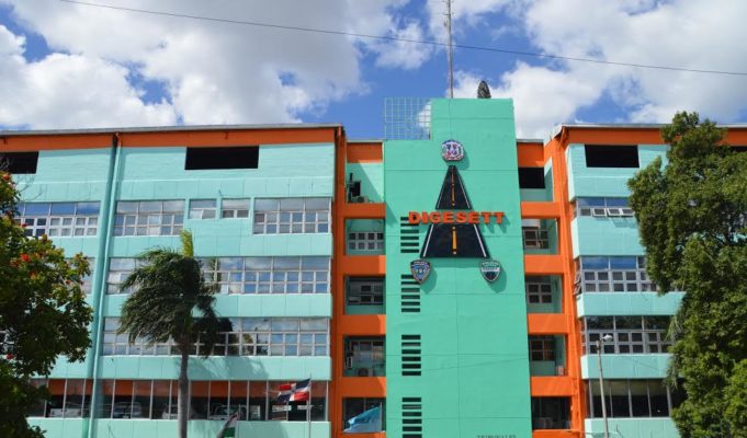 APRESAN HOMBRE AGREDIÓ A UNA AGENTE POLICIAL