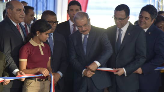 Presidente Danilo Medina entrega tres planteles educativos