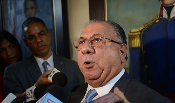 Afirma “con el tema haitiano se está produciendo aquí una aberración”
