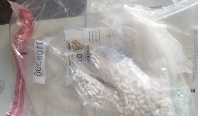 Ocupan 29 paquetes de marihuana y más de 2,000 pastillas de éxtasis