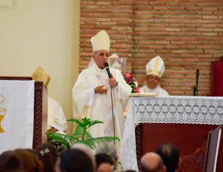 Arzobispo de Santiago pide al Gobierno enfrentar delincuencia