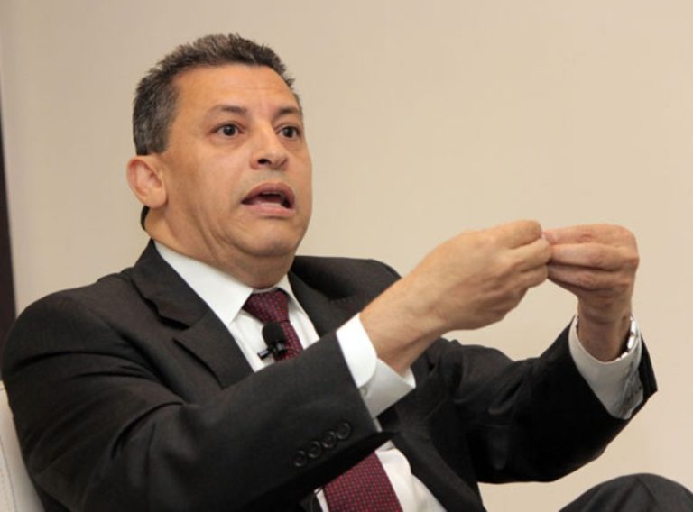 Exdirector de Aduanas insinúa lo quieren asesinar