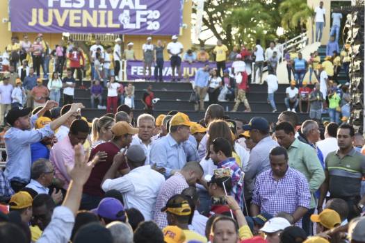 LEONEL PROMETE OPORTUNIDES PARA JOVENES