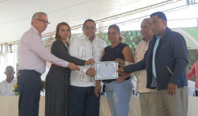Gobierno entrega dos nuevos asentamientos