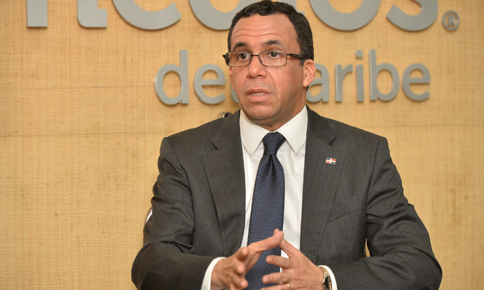 Rumores dan cuenta que Andrés Navarro habría renunciado como ministro de Educación