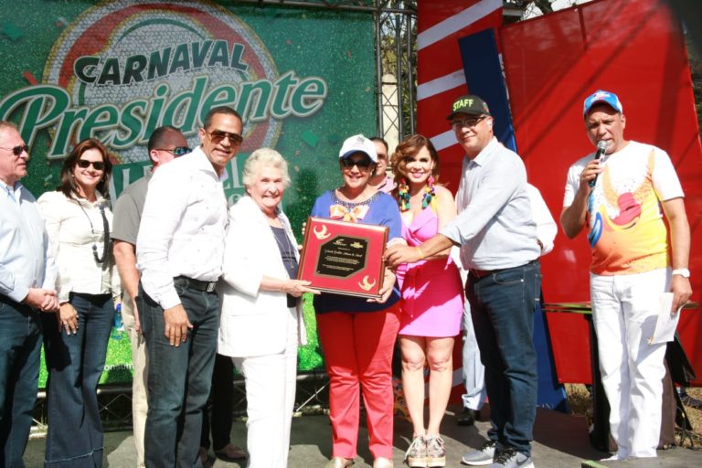 Carnaval de Santiago 2019 distingue propulsores y gestores carnavalescos