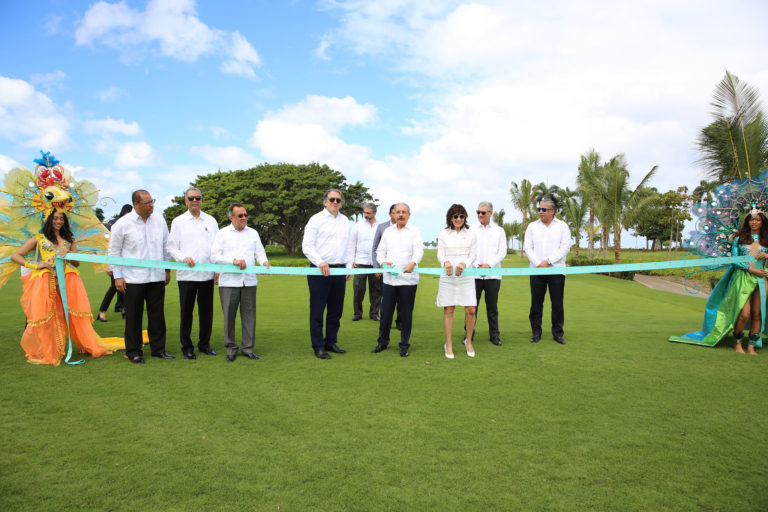 Danilo Medina asiste a puesta en funcionamiento Playa Grande Golf & Ocean Club