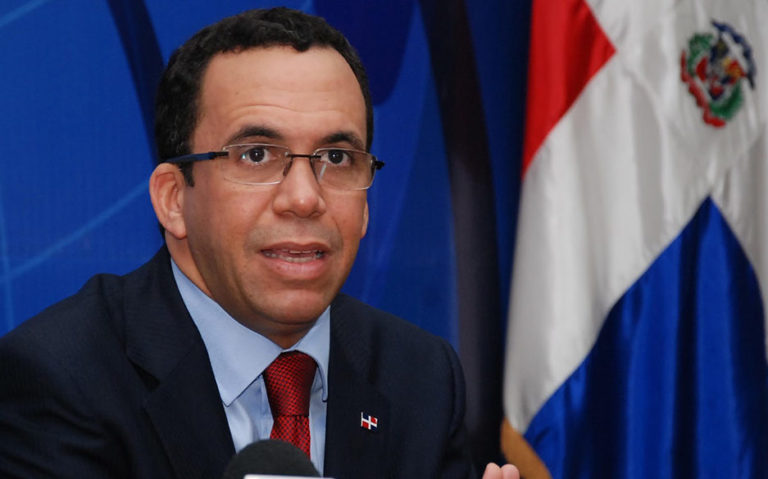 Andrés Navarro solicita auditoría a su gestión en Educación