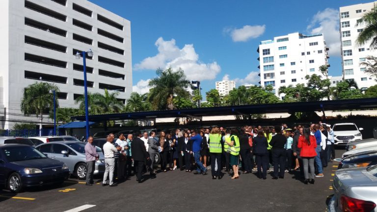 TRAS TEMBLOR, SOLO SE DURO 3 MINUTOS PARA EVACUAR EMPLEADOS DE EDIFICIO PUBLICO