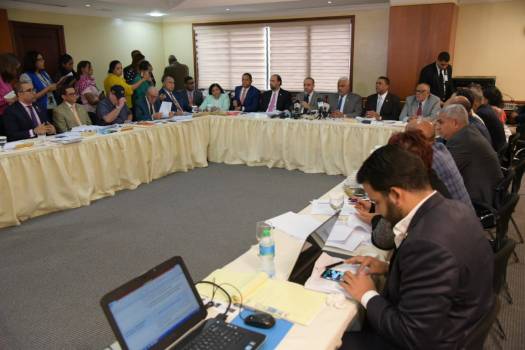 Deciden mantener arrastre entre senadores y diputados