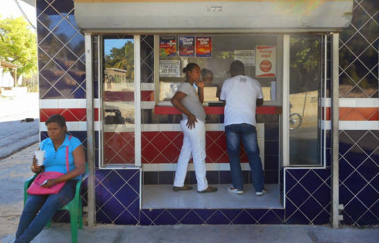 AFIRMA MAS DE 70 MIL TRABAJAN EN BANCAS DE LOTERIA