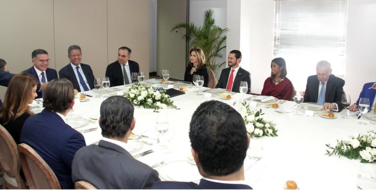 EMPRESARIOS SE REÚNEN CON EL EX PTE LEONEL FERNANDEZ