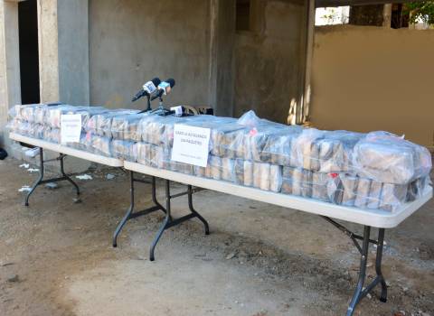 OCUPAN 254 PAQUETES DE DROGA EN UNA CAMIONETA