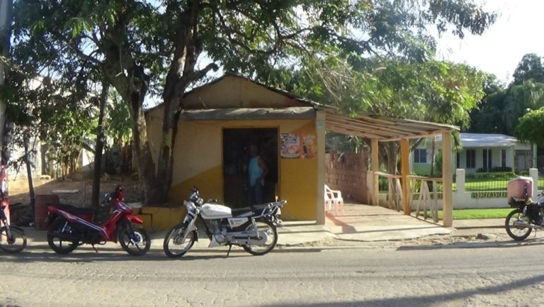 LADRON DE COLMADO ES CAPTADO POR LAS CAMARAS