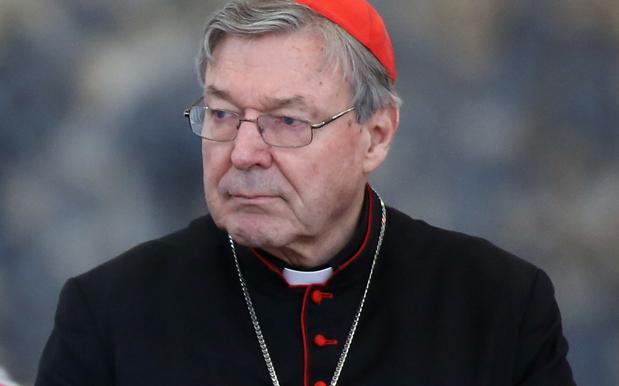 Por pederastia condenan a seis años al cardenal George Pell