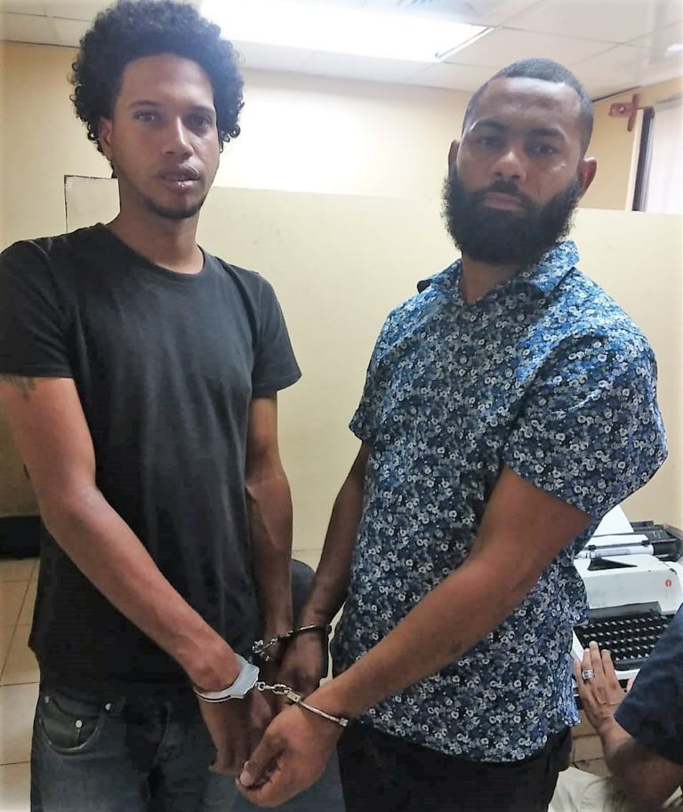 Apresan dos ladrones de Santiago tras intentar sustraer un vehículo en comunidad Cangrejo de Montellano