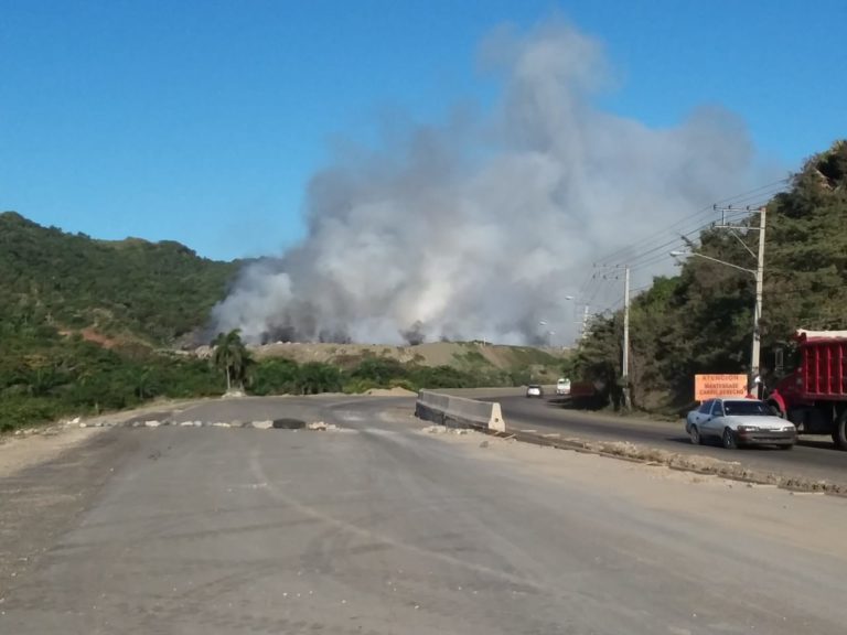 Población de Puerto Plata asustada por incendio de vertedero