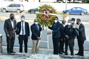CODIA regional Norte deposita ofrenda floral en estatua Juan Pablo Duarte