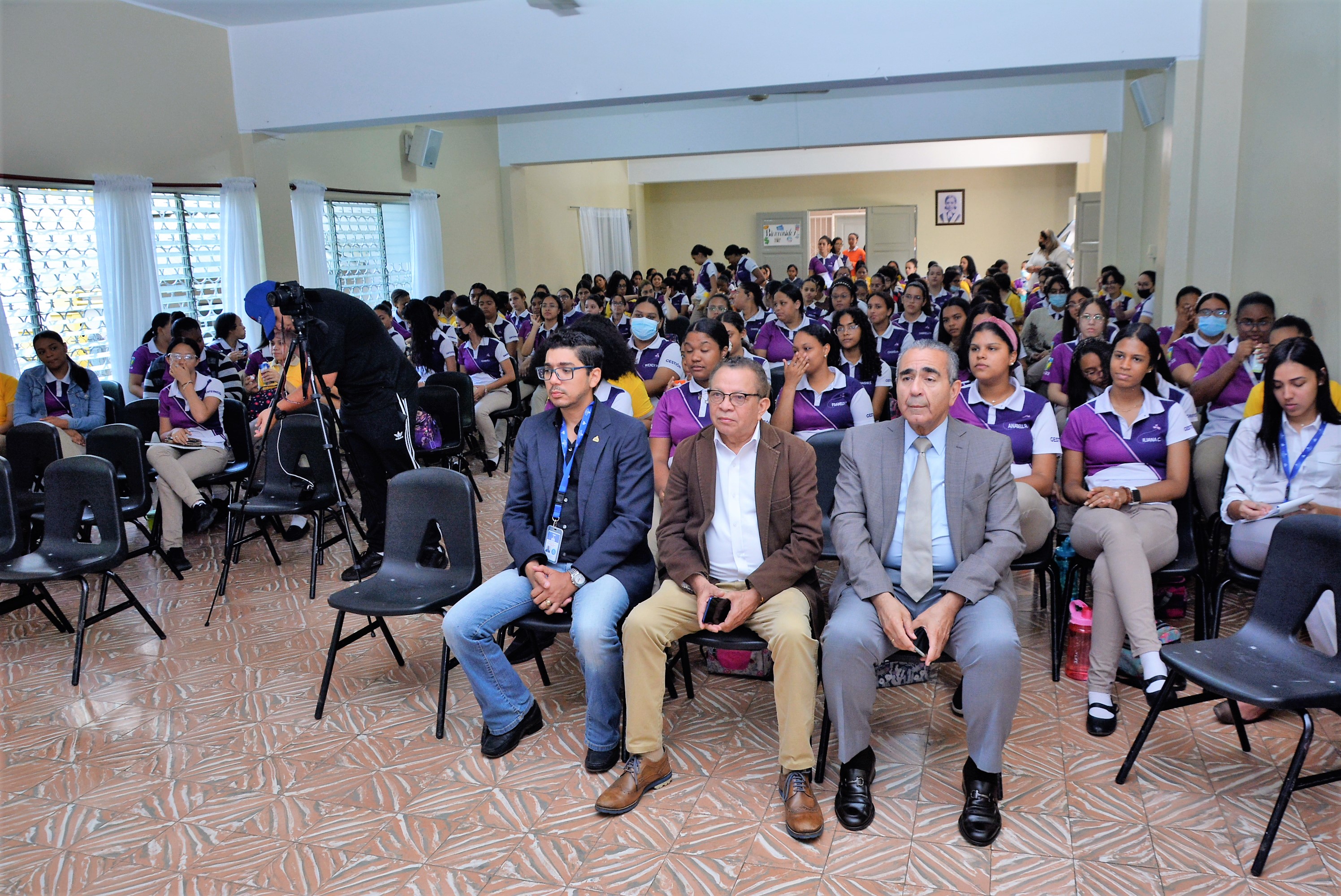 MICM realiza “Primer Foro Emprendedor”, para la última generación femenina del Politécnico Nuestra Señora de las Mercedes